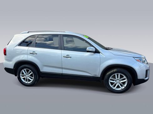 Used 2014 Kia Sorento LX w/ LX V6 Convenience Package AWD/4WD image 2