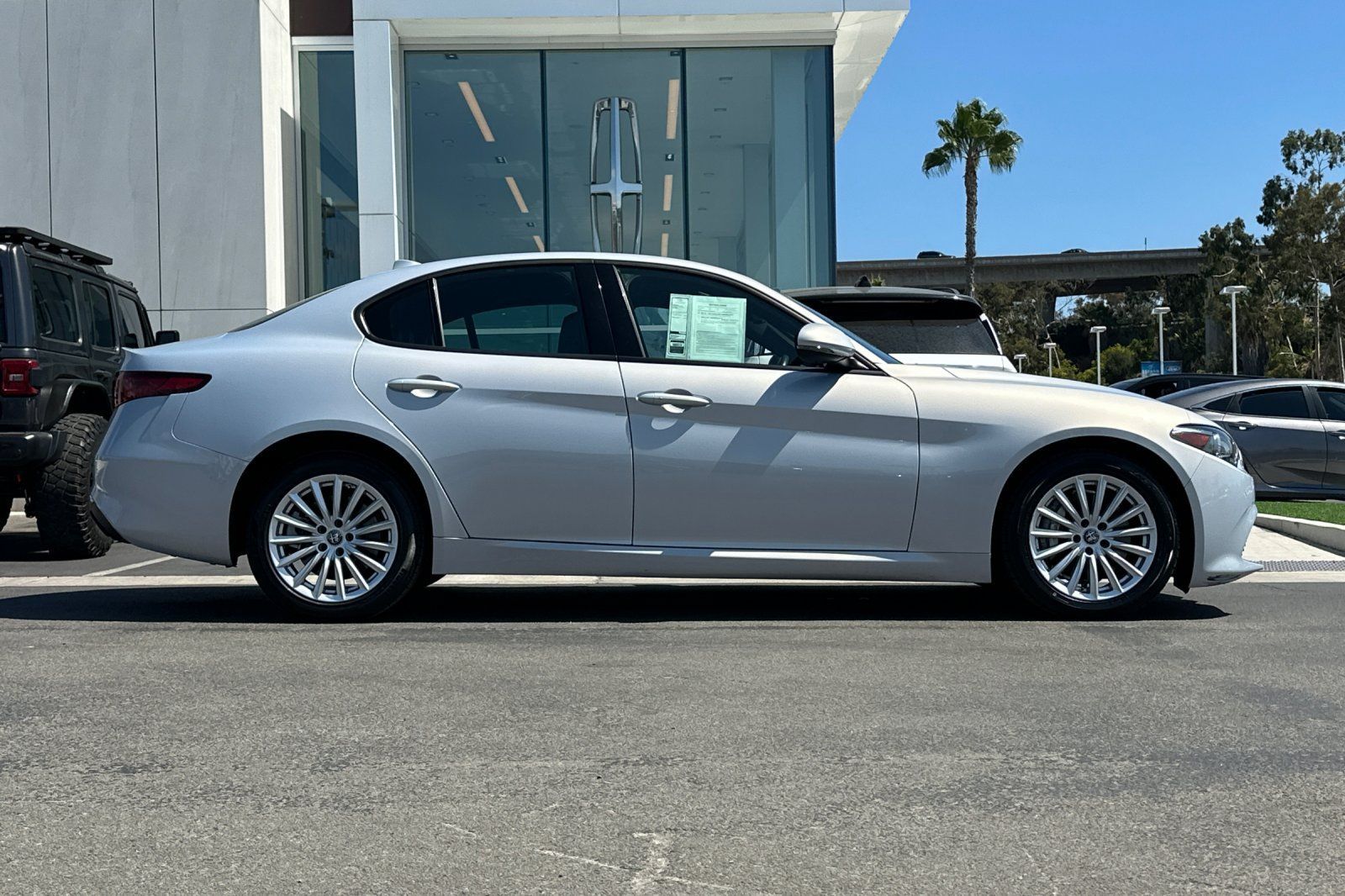 Used 2023 Alfa Romeo Giulia Sprint AWD/4WD image 2