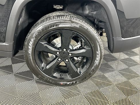 New 2025 Jeep Grand Cherokee Altitude image 17