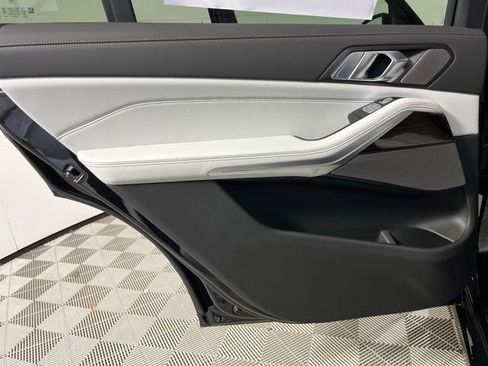 New 2026 BMW X7 xDrive40i w/ Premium Package image 16