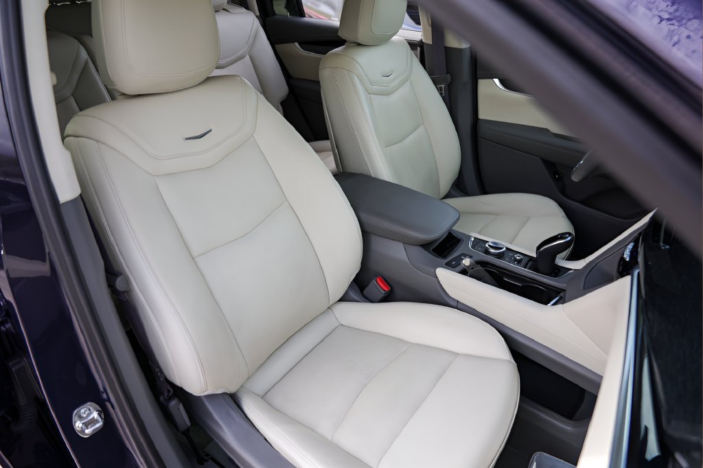 Used 2025 Cadillac XT6 Premium Luxury FWD image 33