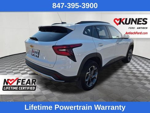 Used 2025 Chevrolet Trax LT FWD image 8