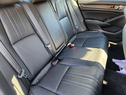Used 2018 Honda Accord Touring image 17