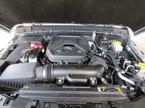 Used 2024 Jeep Wrangler Sahara image 27