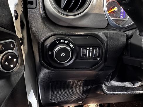 Used 2021 Jeep Wrangler Unlimited Sport AWD/4WD image 29