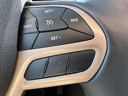 Used 2018 Jeep Cherokee Limited image 17