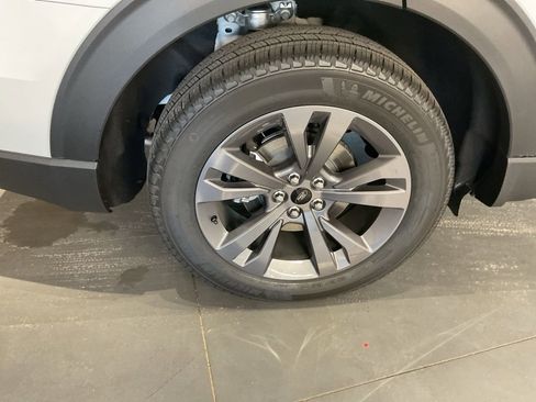 New 2026 Ford Explorer Active w/ Active Comfort Package image 18