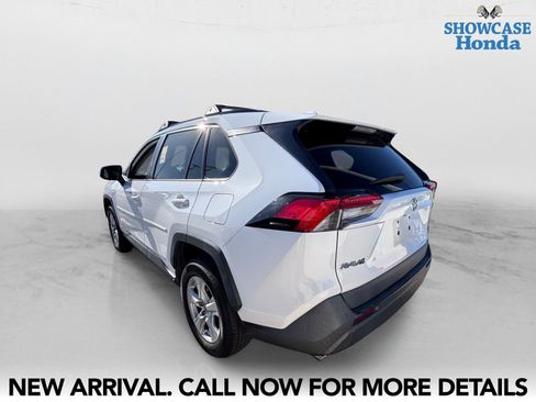Used 2020 Toyota RAV4 XLE w/ Convenience Package FWD image 4