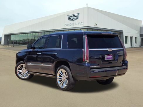 Used 2020 Cadillac Escalade Premium Luxury AWD/4WD image 4