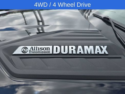 Used 2024 Chevrolet Silverado 2500 High Country w/ High Country Premium Package AWD/4WD image 10