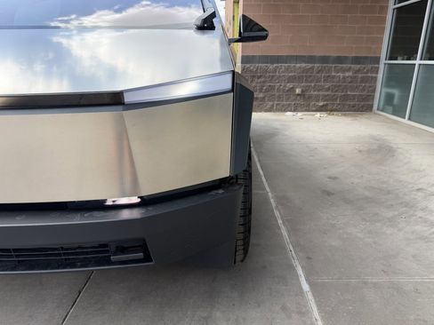 Used 2025 Tesla Cybertruck AWD Crew Cab image 11