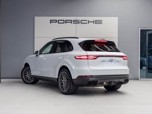 Used 2022 Porsche Cayenne Platinum Edition image 3