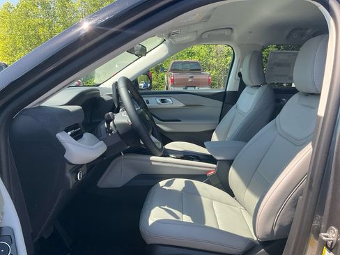 New 2026 Ford Explorer Active w/ Active Comfort Package RWD image 16
