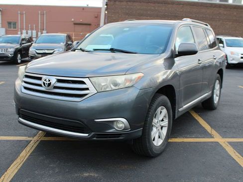 Used 2013 Toyota Highlander SE image 2