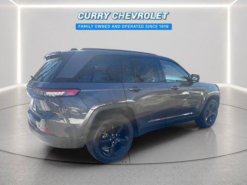 Used 2023 Jeep Grand Cherokee Altitude image 14