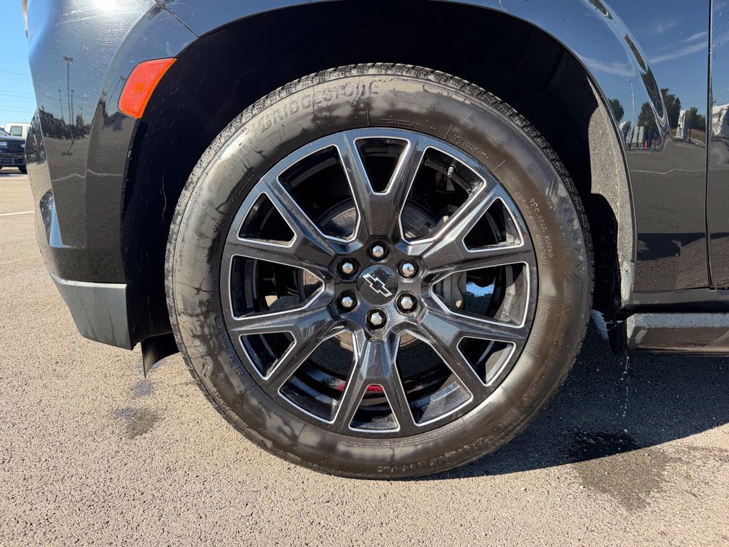 Used 2024 Chevrolet Suburban High Country AWD/4WD image 17