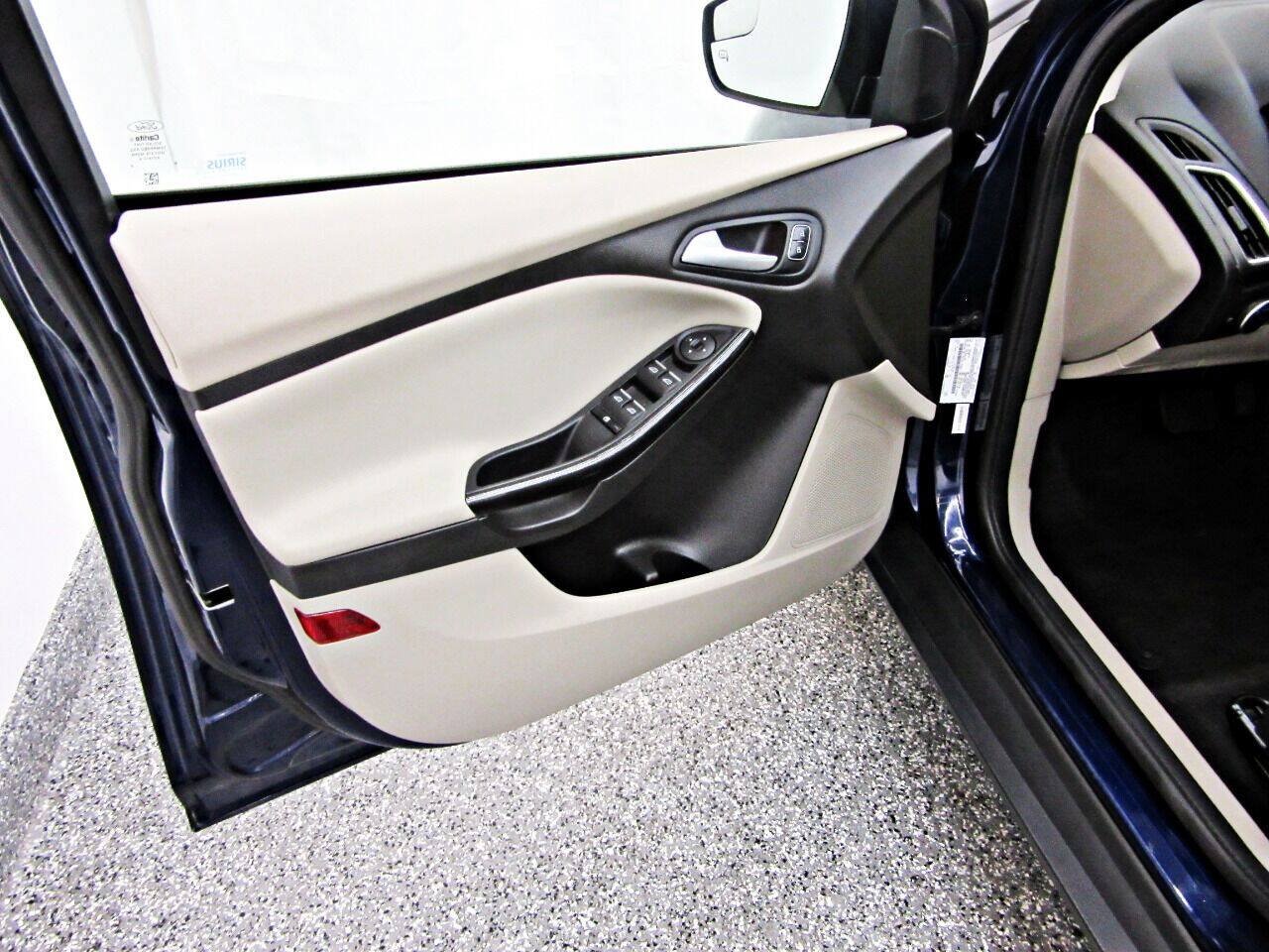Used 2016 Ford Focus Electric Hatchback FWD image 17
