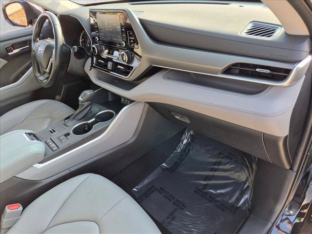 Certified 2022 Toyota Highlander XLE FWD image 21