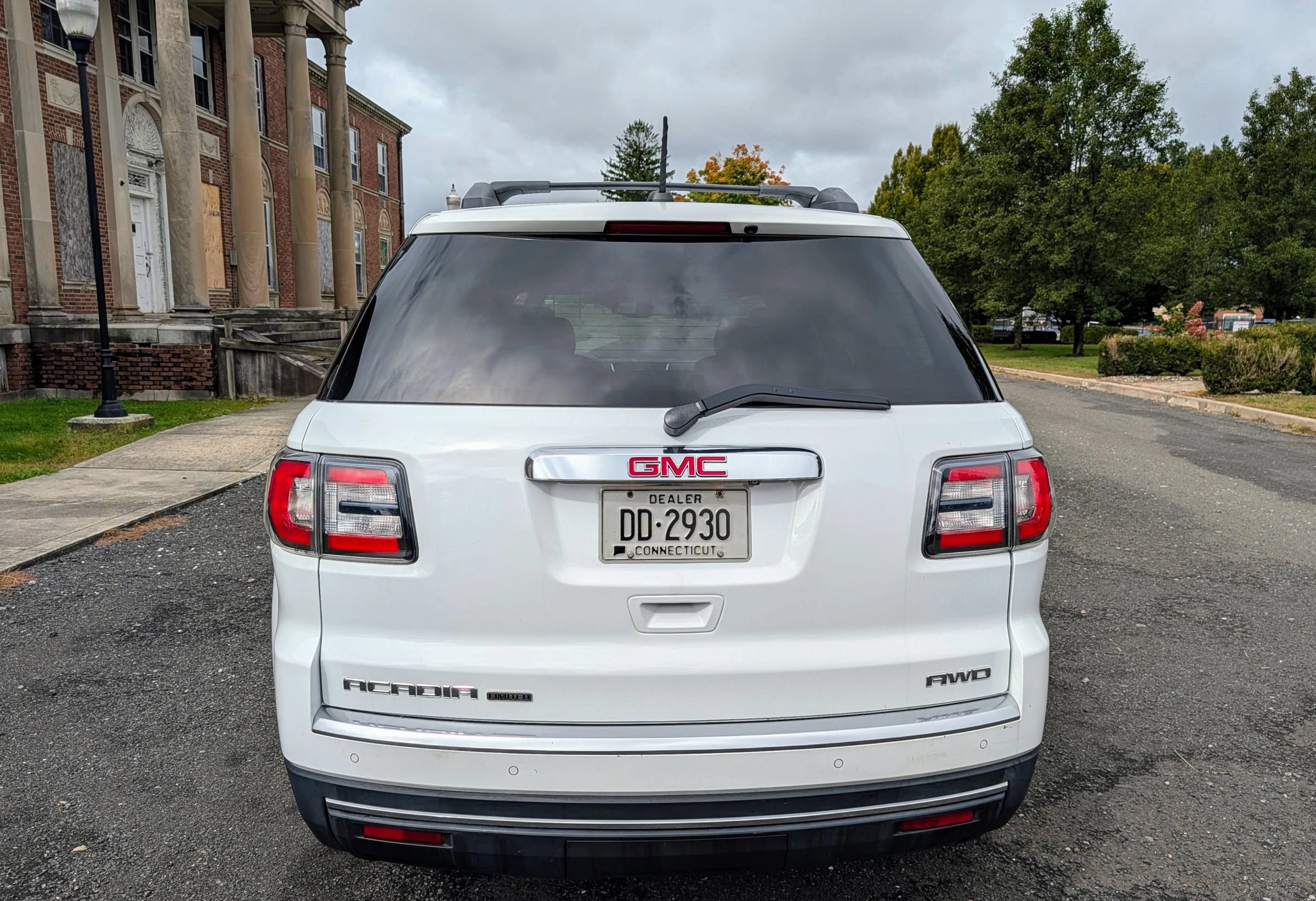 Used 2017 GMC Acadia Limited SLT AWD/4WD image 4