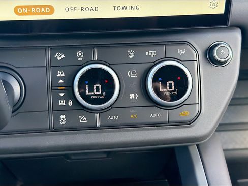 New 2026 Land Rover Defender 110 X-Dynamic SE AWD/4WD image 35