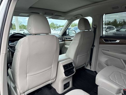 Certified 2025 Volkswagen Atlas SE image 17