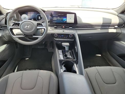 Used 2025 Hyundai Elantra SEL FWD image 21