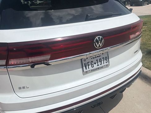 Used 2024 Volkswagen Atlas Cross Sport SEL R-Line AWD/4WD image 11