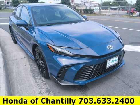 Used 2026 Toyota Camry SE FWD image 1