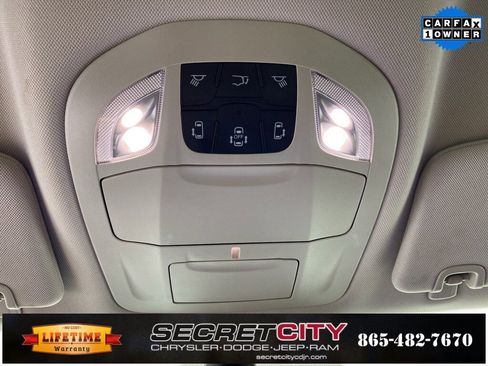 Used 2024 Chrysler Pacifica Touring-L image 20