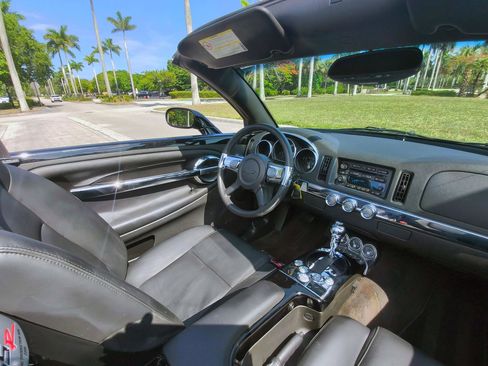 Used 2006 Chevrolet SSR w/ Preferred Equipment Group RWD image 24