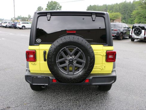 Used 2024 Jeep Wrangler Unlimited Sport AWD/4WD image 4