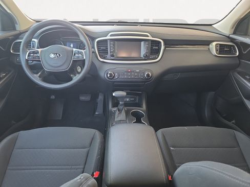 Used 2020 Kia Sorento L FWD image 2