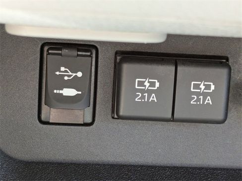 Used 2019 Toyota Highlander Limited image 22