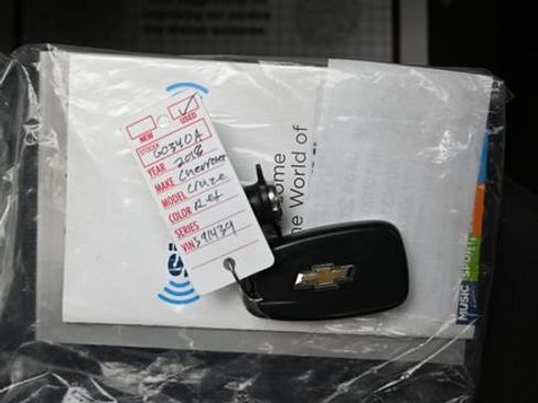 Used 2018 Chevrolet Cruze LT w/ Convenience Package image 8