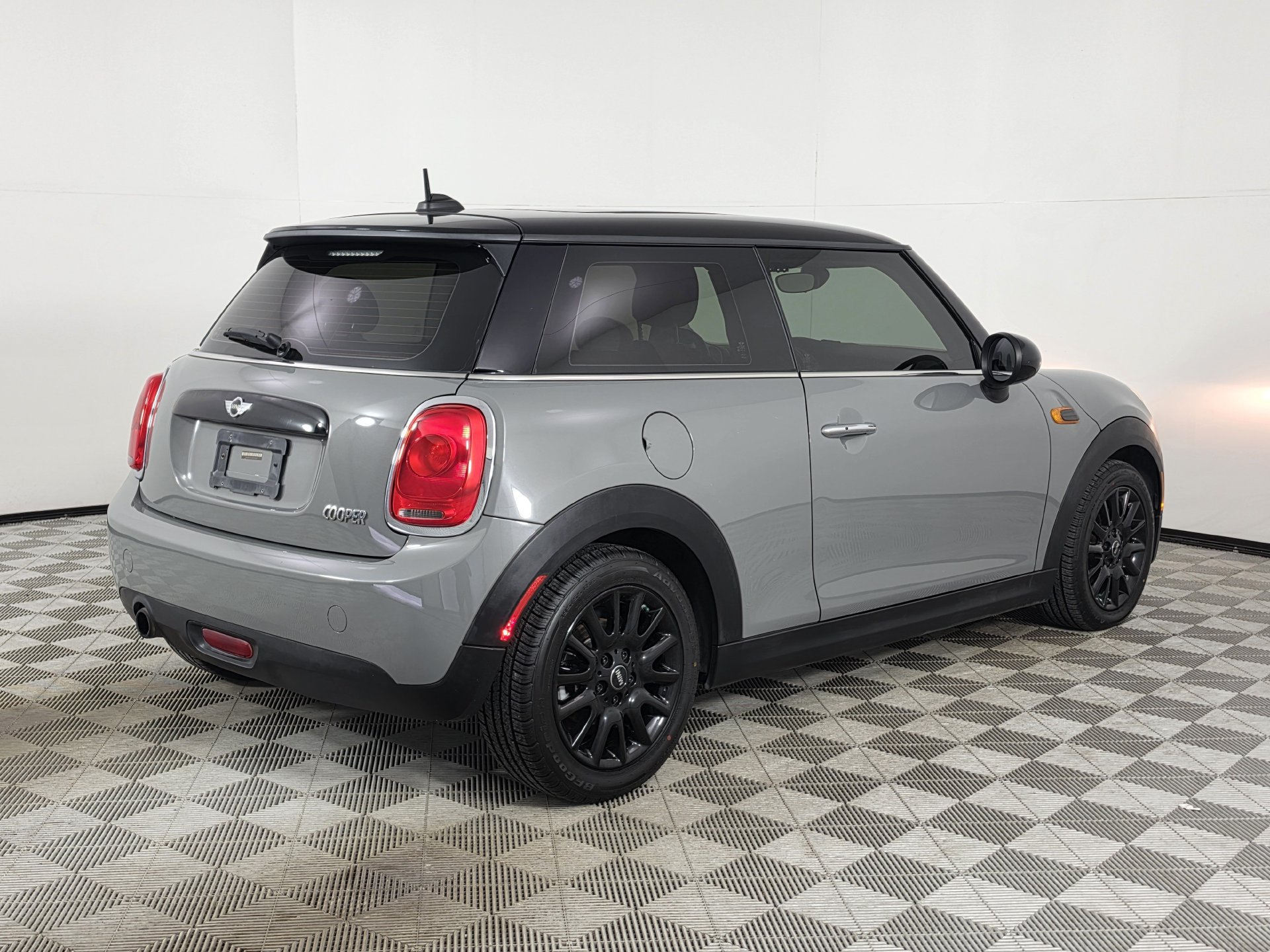 Used 2016 MINI Cooper 2-Door Hardtop FWD image 31