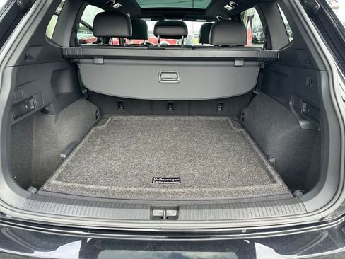 Used 2022 Volkswagen Tiguan SEL R-Line image 22