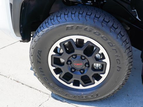 Used 2024 Toyota Tacoma TRD Off-Road w/ TRD Off Road Upgrade Package AWD/4WD image 12