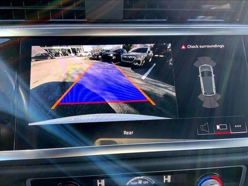 Used 2024 Audi Q3 2.0T Premium image 28