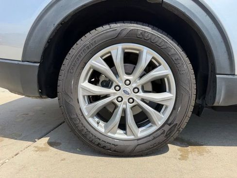 Used 2022 Ford Explorer XLT w/ Equipment Group 202A AWD/4WD image 9