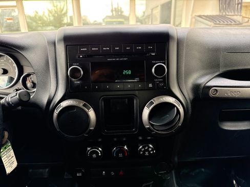 Used 2017 Jeep Wrangler Unlimited Sport w/ Max Tow Package image 18