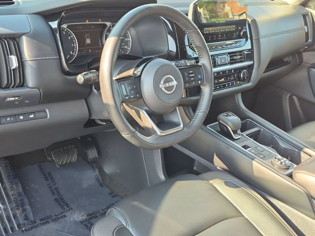 Used 2025 Nissan Pathfinder SL AWD/4WD image 14