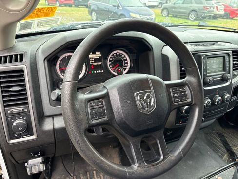 Used 2018 RAM 1500 Express AWD/4WD image 8