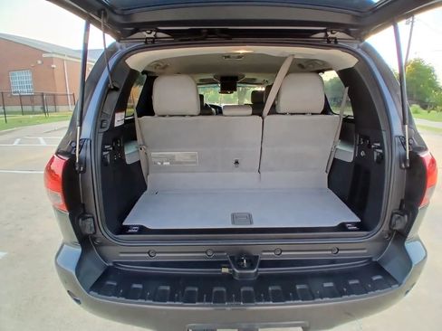 Used 2015 Toyota Sequoia Platinum image 22