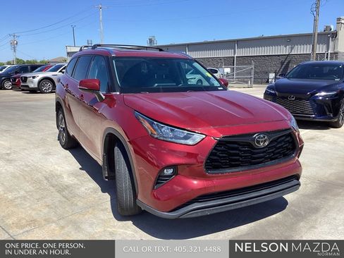 Used 2020 Toyota Highlander XLE image 3