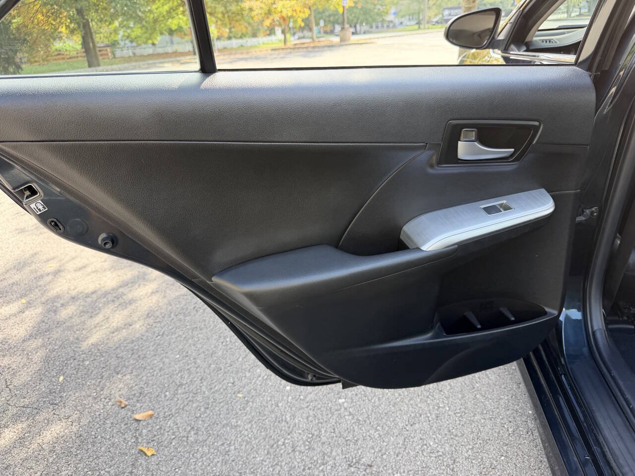 Used 2012 Toyota Camry SE w/ Leather Pkg FWD image 33