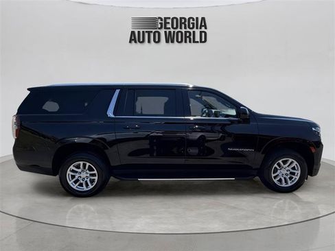 Used 2022 Chevrolet Suburban LT RWD image 15