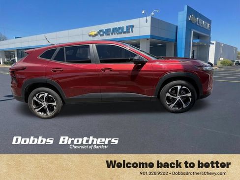Certified 2024 Chevrolet Trax RS w/ Driver Confidence Package FWD image 9