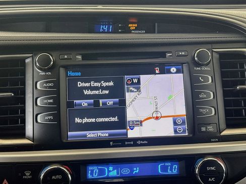 Used 2018 Toyota Highlander SE FWD image 21