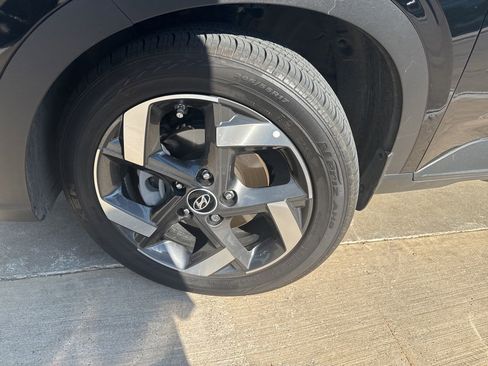 Used 2025 Hyundai Venue SEL image 13