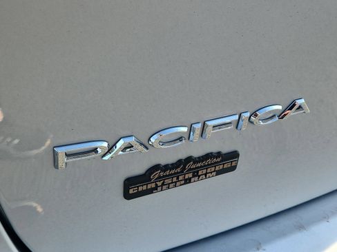 New 2026 Chrysler Pacifica Select image 6